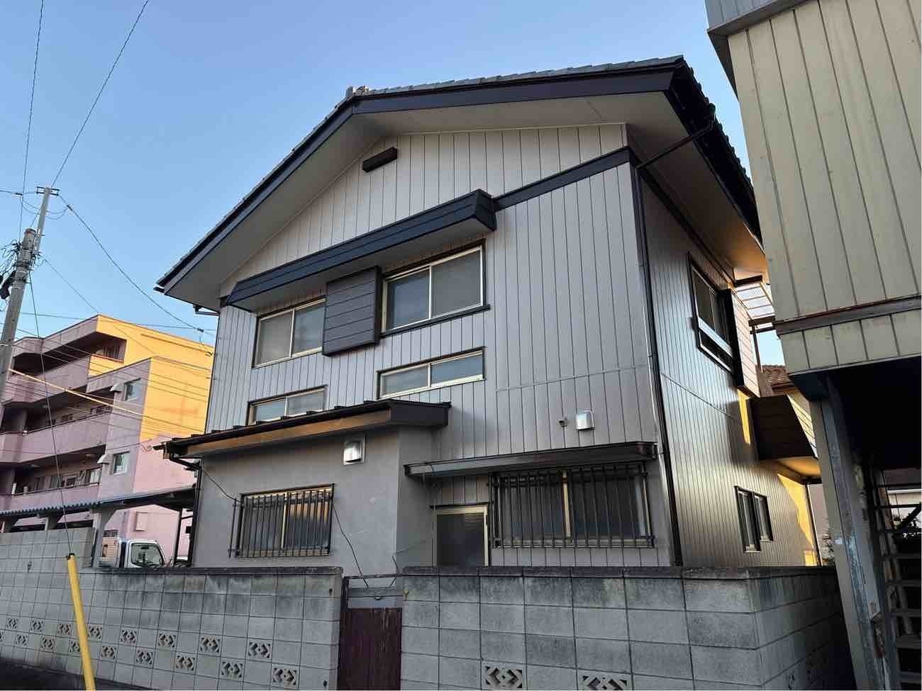 前橋市　M様邸　外壁・駐車場屋根塗装工事・軒天上張り工事 画像